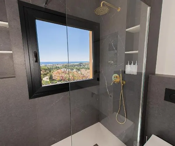 Amazing With Stunning Views *
