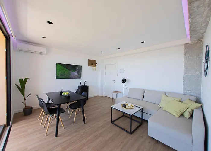 Amazing With Stunning Views *